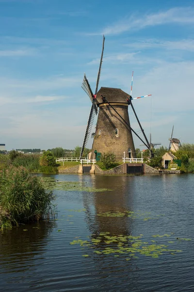 Ολλανδικός Ανεμόμυλος Στη Χώρα — Φωτογραφία Αρχείου