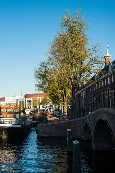 Canal Con Barcos Casas Amsterdam — Foto de Stock