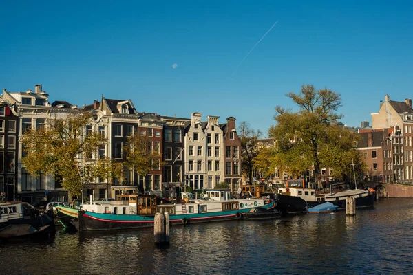 Canal Con Barcos Casas Amsterdam — Foto de Stock