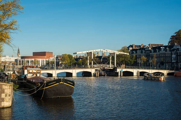 Βάρκες Στον Ποταμό Amstel Φωτογραφία Αρχείου