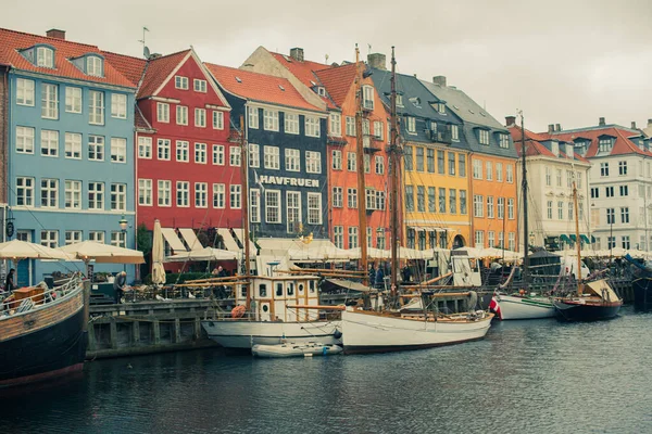 コペンハーゲンに運河とボート — ストック写真