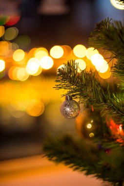 albero di Natale luci e decorazioni