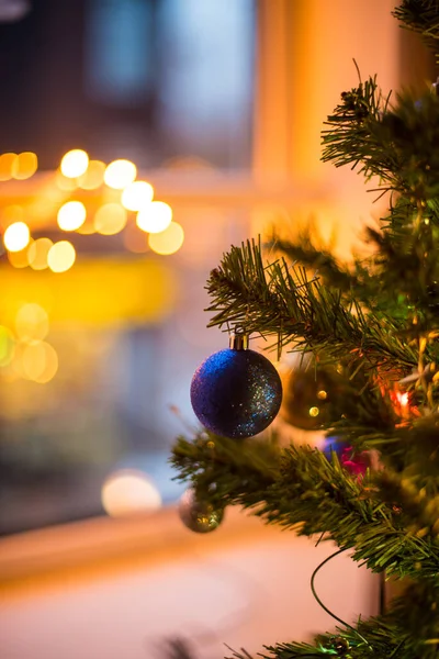 Χριστουγεννιάτικο Δέντρο Φώτα Και Διακοσμήσεις — Φωτογραφία Αρχείου