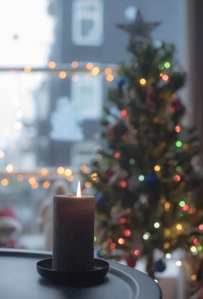 蜡烛和圣诞树 — 图库照片