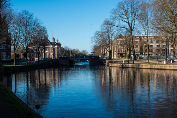 Amsterdam Kanalları Tekneler — Stok fotoğraf