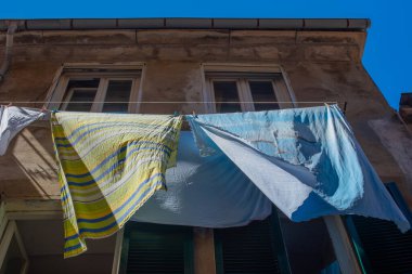 İtalya 'da çamaşırhane kuruyor. 