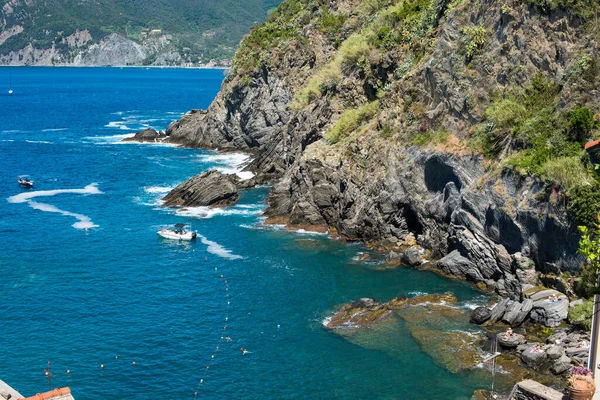 Turquoise Sea Shore Vernazza Italy — Foto de Stock