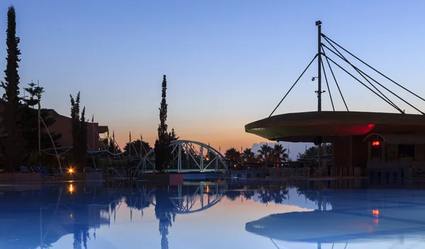 Piscina y reflexión — Foto de Stock