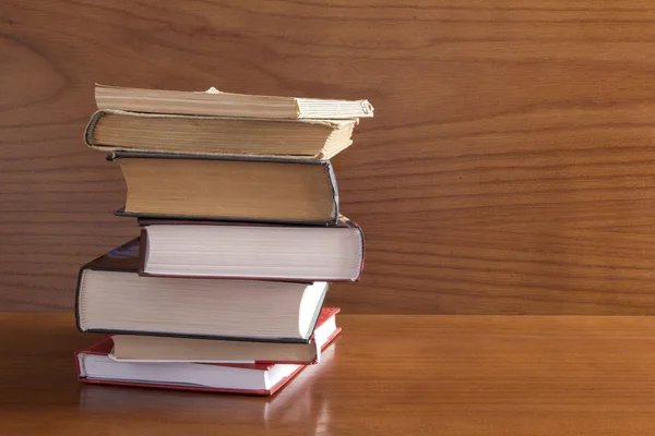 Livros na mesa — Fotografia de Stock