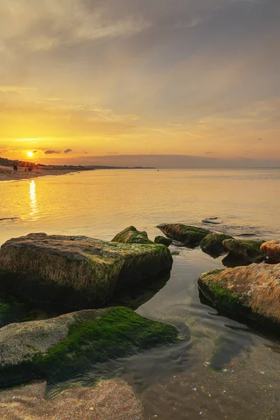 里海沿岸日落时分 — 图库照片
