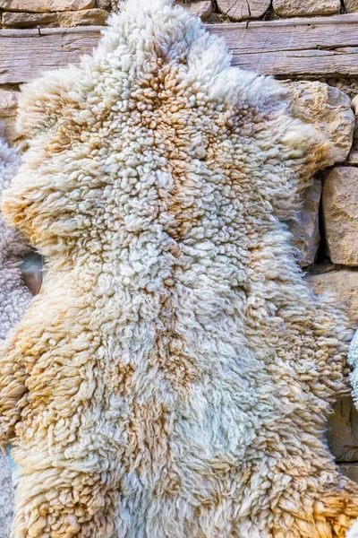Sheep Skins Hanging Wall Village — Zdjęcie stockowe