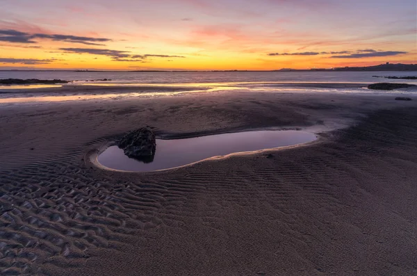 Hazar Denizi Kıyısında Güneş Doğarken — Stok fotoğraf