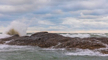 Hazar Denizi kıyısında fırtına