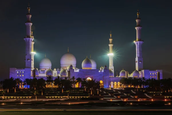Abu Dhabi Uae April 2022 Sheikh Zayed Grand Mosque Dusk — стоковое фото