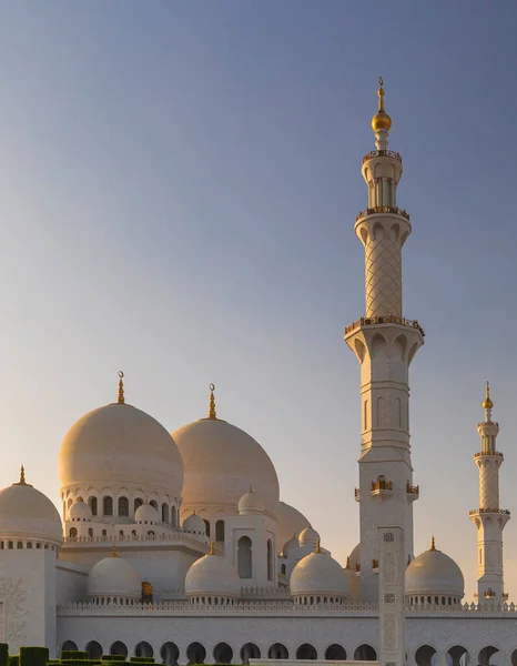 Abu Dhabi Uae April 2022 Sheikh Zayed Grand Mosque Dusk — Stock Photo, Image