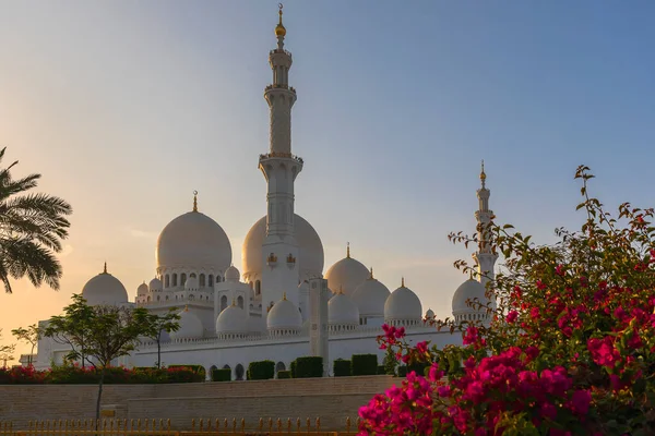 Abu Dhabi Uae April 2022 Sheikh Zayed Grand Mosque Dusk — стоковое фото