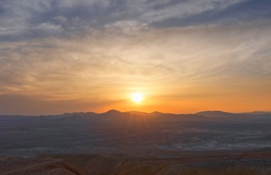 Gobustan dağlarında gün batımı