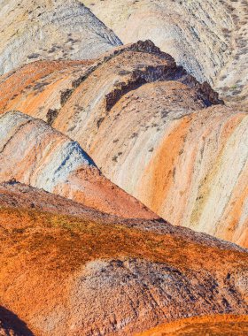 Azerbaycan 'da çok renkli güzel dağlar