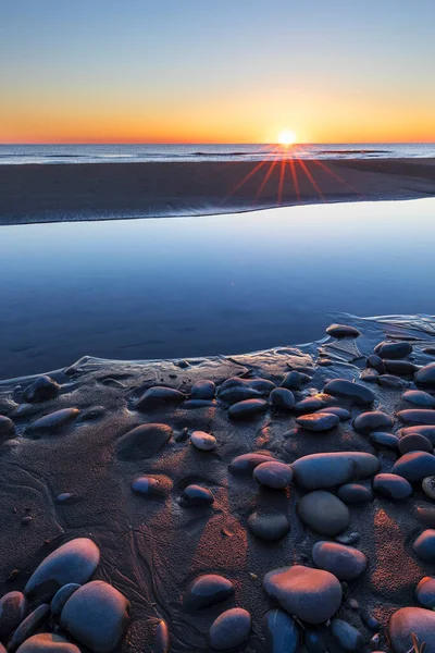 日出的里海海岸 — 图库照片