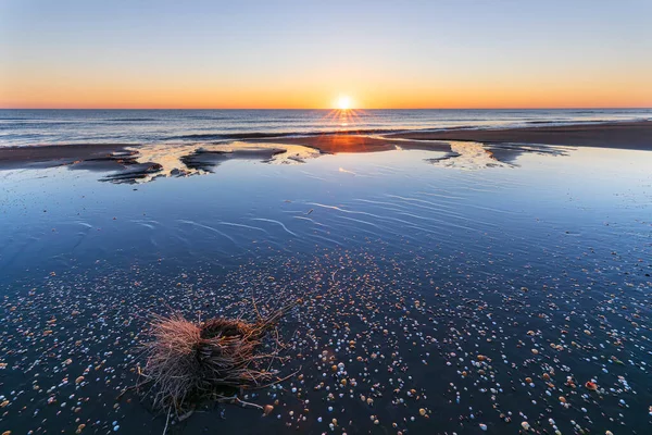 日出的里海海岸 — 图库照片