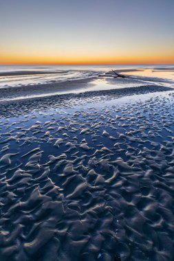 Hazar Denizi üzerinde gün doğumu