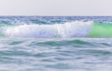 Akdeniz kıyısındaki fırtına dalgaları. İsrail sahilleri