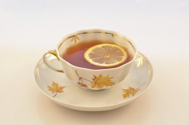 Limonlu sıcak çay