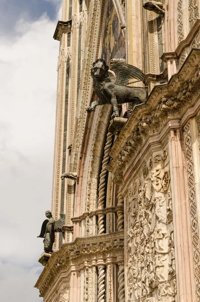 Průčelí katedrály, orvieto, Itálie — Stock fotografie