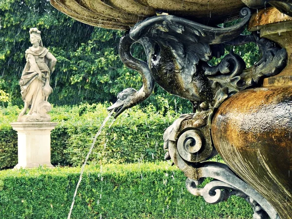 Старый фонтан — стоковое фото