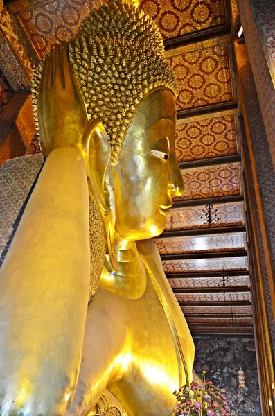 Reuzenliggende Boeddha — Stockfoto