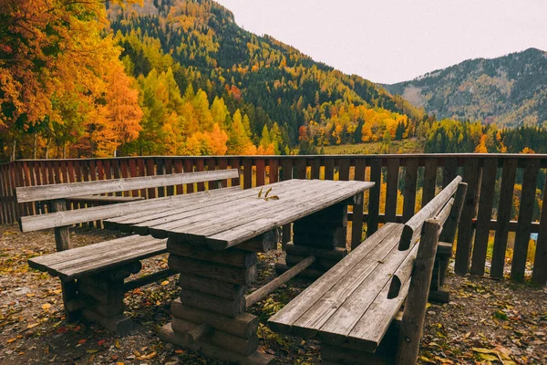 Tisch Und Stühle Wald Restaurant Den Bergen Der Natur — Stockfoto