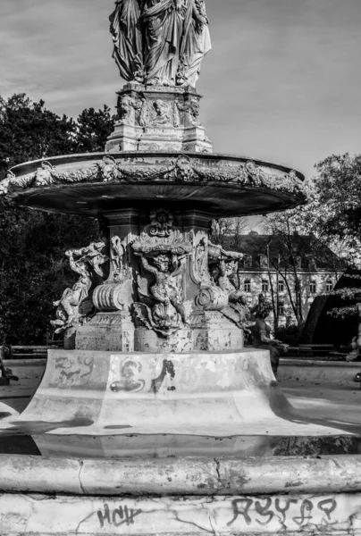 Graz Autriche 2021 Belles Sculptures Dans Parc Une Vieille Fontaine — Photo