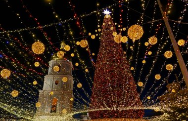 Kiev, Ukraine 04.01.2022 The main New Year tree of the city, Sofievskaya Square.