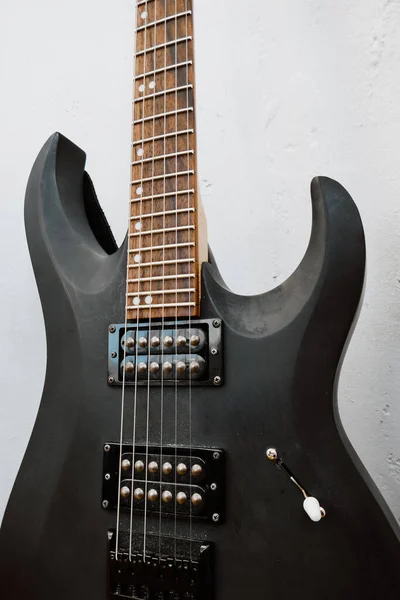 Guitarra Eléctrica Negra Cuerdas Cerca — Foto de Stock