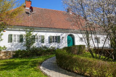 Avusturya 'da eski güzel bir ev. Köyde eski bir Avrupa evi.