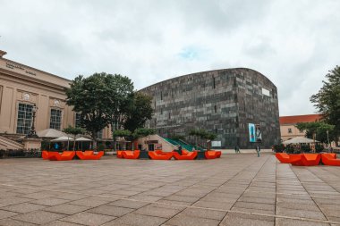 Viyana, eski şehir merkezi. Viyana 'daki Müze Mahallesi, eğlence. Mumok Çağdaş Sanat Müzesi.