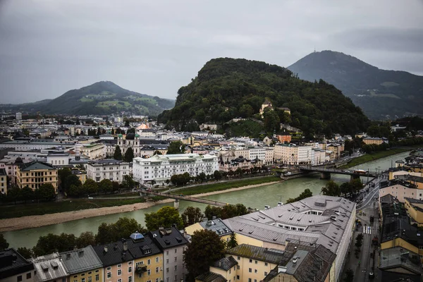 Piękne Miasto Turystyczne Austrii Widok Miasto Salzburg Wysokości Piękne Ulice — Zdjęcie stockowe