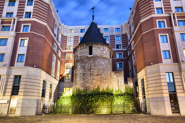 Черная башня - часть старых укреплений Брюсселя — стоковое фото