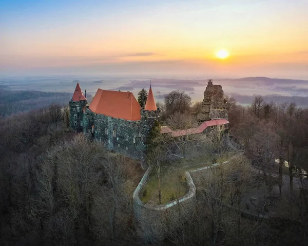 Luftaufnahme Der Mittelalterlichen Burg Grodziec Bei Sonnenaufgang Niederschlesien Polen — Stockfoto