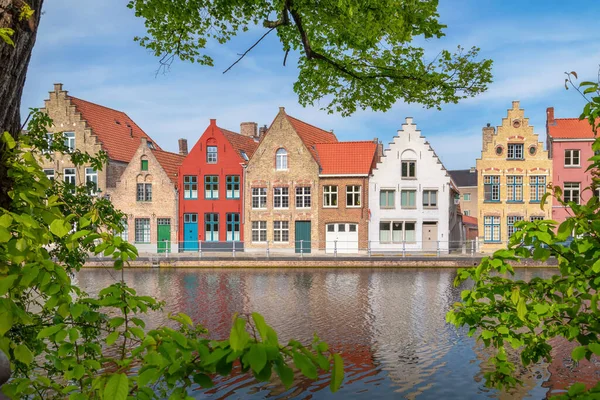 Brugia Belgia Stare Kolorowe Domy Nabrzeżu Potterierei — Zdjęcie stockowe