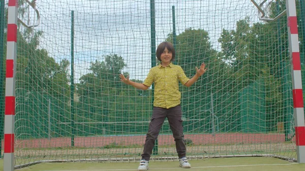 Teenager with long hair stands football goal Prepares blow makes body movements — Stock Photo, Image