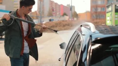 Çamaşır makinesi ellerinle yüksek basınçlı suyu kullanacak..