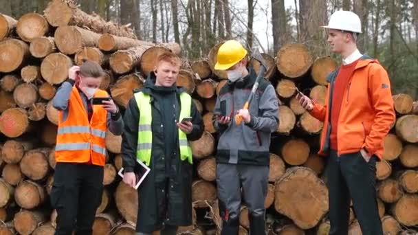 Pilařské dělníky helma hlava, maska tvář Úspěšní projektoví profesionální pracovníci — Stock video