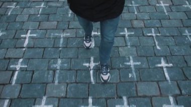Hastalığın kurbanlarının görsel ifadesinde sembolizm.