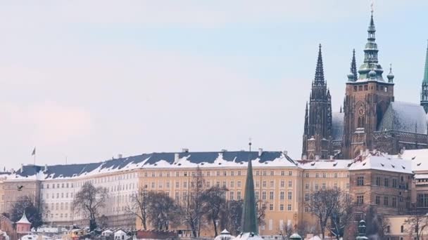 View Prague castle in city Prague. Snow lies roofs. Historical value. — Stock Video