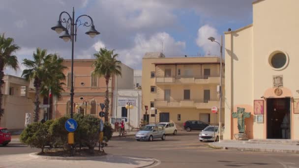 Rotonda in citta '. La Puglia è una regione dell'Italia meridionale peninsulare. — Video Stock