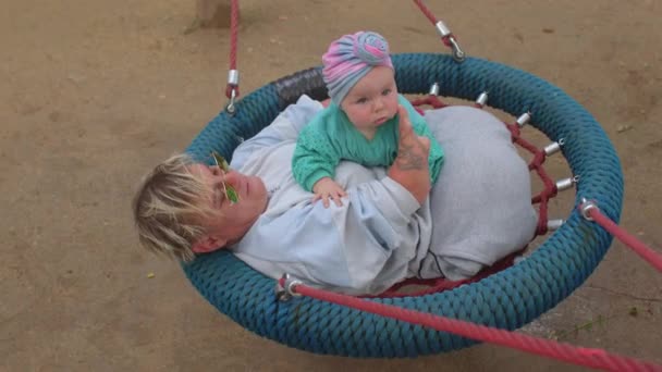 Disabled person with baby, lifestyle outdoors. Congenital amputations. — Stock Video