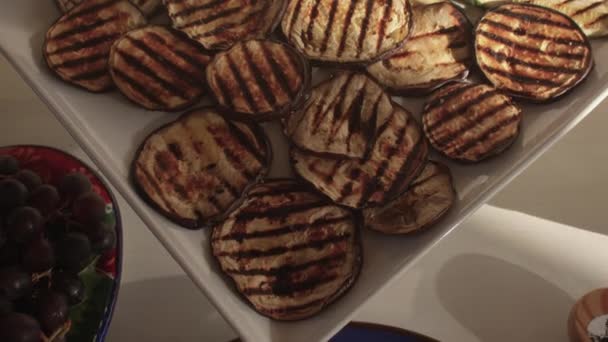 Grilled vegetables. Hot iron stripes on the surface of the vegetable marrow. — 图库视频影像