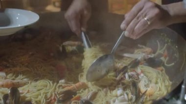 Kapalı deniz mahsullü makarna. Akşam yemeği için lezzetli ve sağlıklı yiyecekler. Ev yemeği..