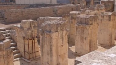 İtalya 'da oval amfitiyatro inşaatı. Yükselen koltuk katlarıyla inşa etmek.